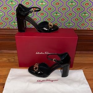 Salvatore Ferragamo Dahlia Nero size 8.5.